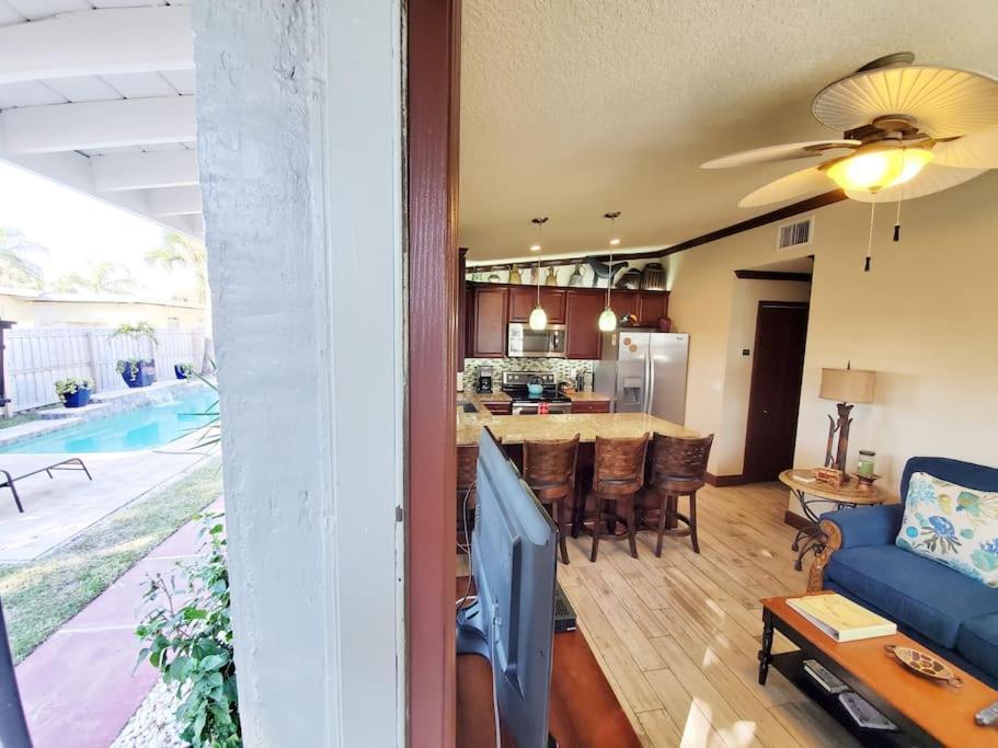 Hawaiian Cottage - Heated Pool Walk To The Beach Cocoa Beach Exterior foto